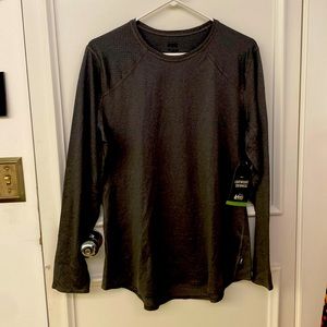 Lightweight long sleeved crew neck